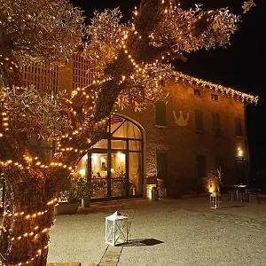 https://locanda-corte-ruspecchio.emilia-romagnahotels.net